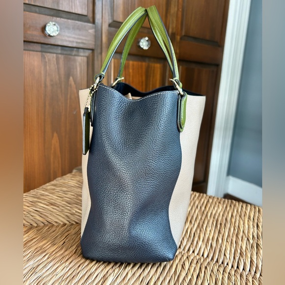 COACH brand Edie bag 👜 - Picture 4 of 6